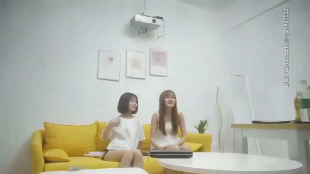 【3P探花】校鸡学姐让两学弟玩3P，温柔吃吊，全自动摇摆坐套，把两小学弟爽得不要不要