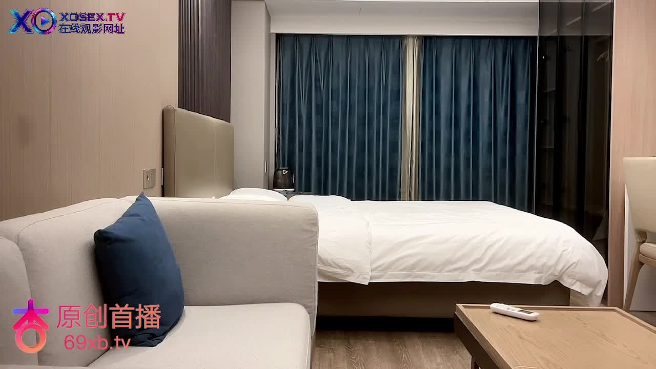 极品蜜桃肥臀学妹兼职外围，水润多汁手感极棒！