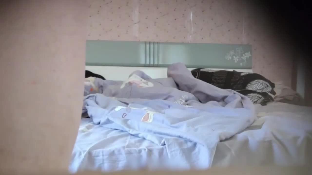 巨乳熟女人妻回家操逼你趴在我身上来69帮我舔鸡巴！