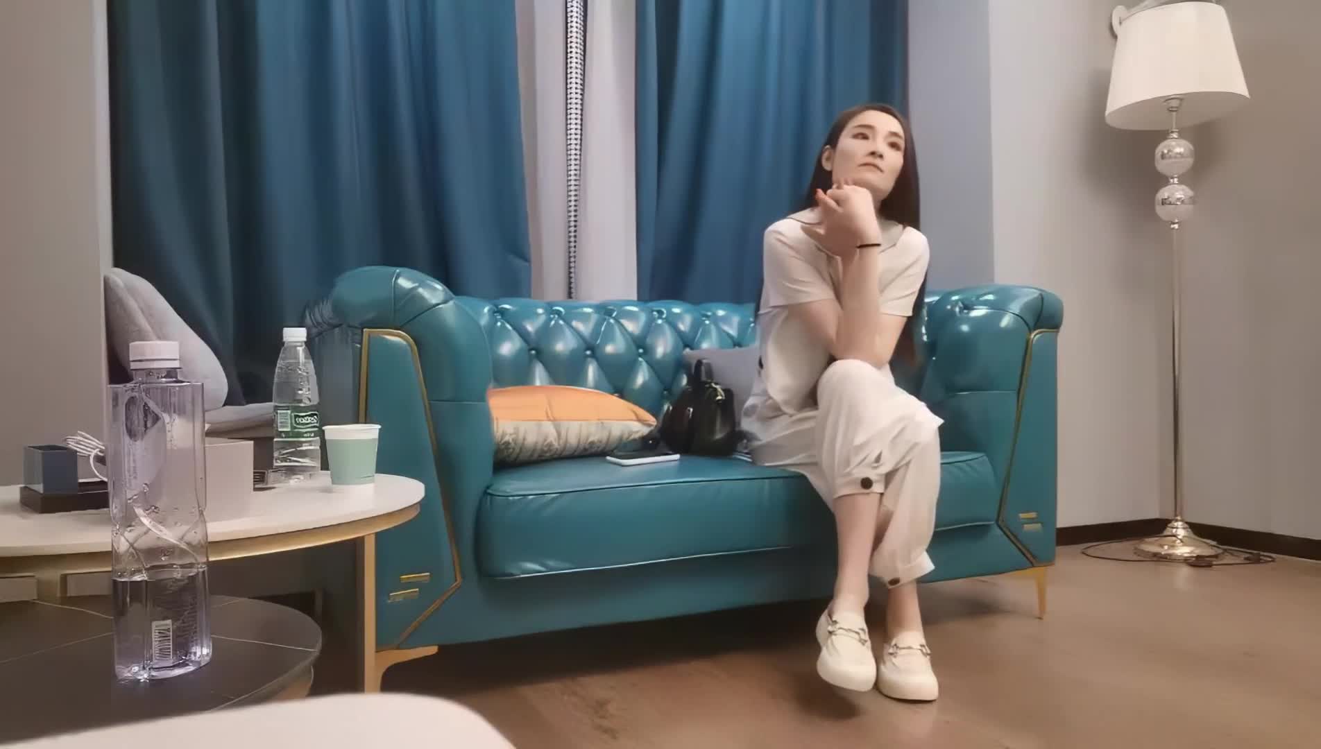 开档黑丝大屁股骑乘撞击