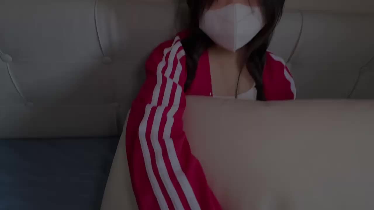 中出可爱白丝学生妹 足交深喉大肉棒 白虎穴被无套抽插出白浆内射 萝莉小奈