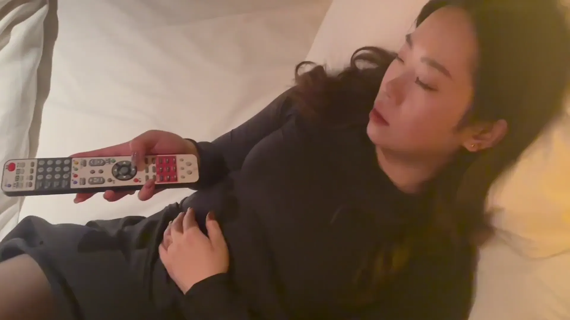 漂亮黑丝少妇吃鸡啪啪