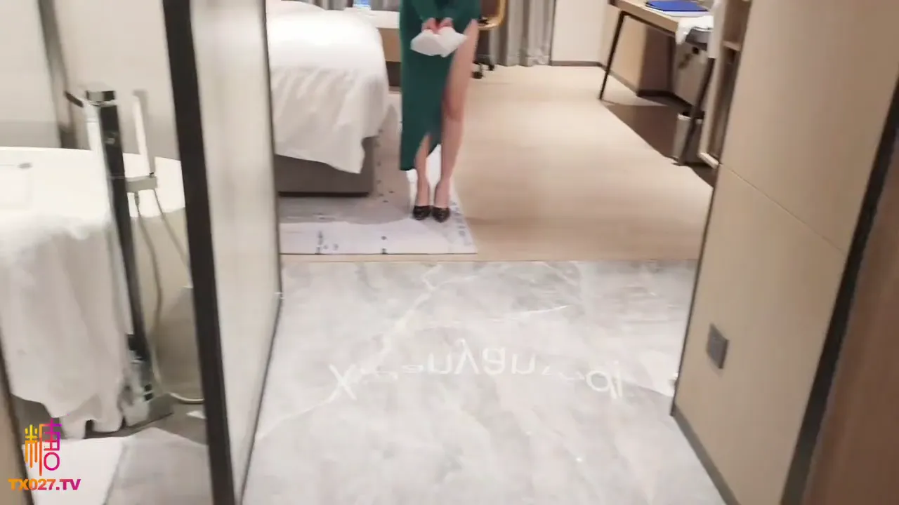 粉嫩淫穴 高颜值寒烟掰穴求操 骑在肉棒上主动榨精 全程骚话连篇