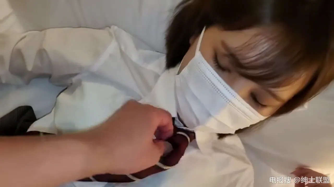 中出口罩靓妹