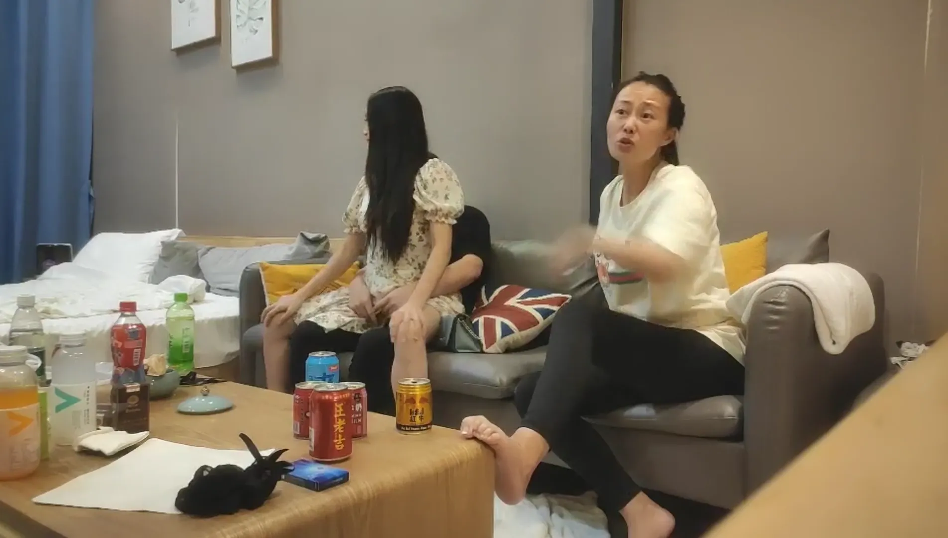 两小伙4P激情啪啪
