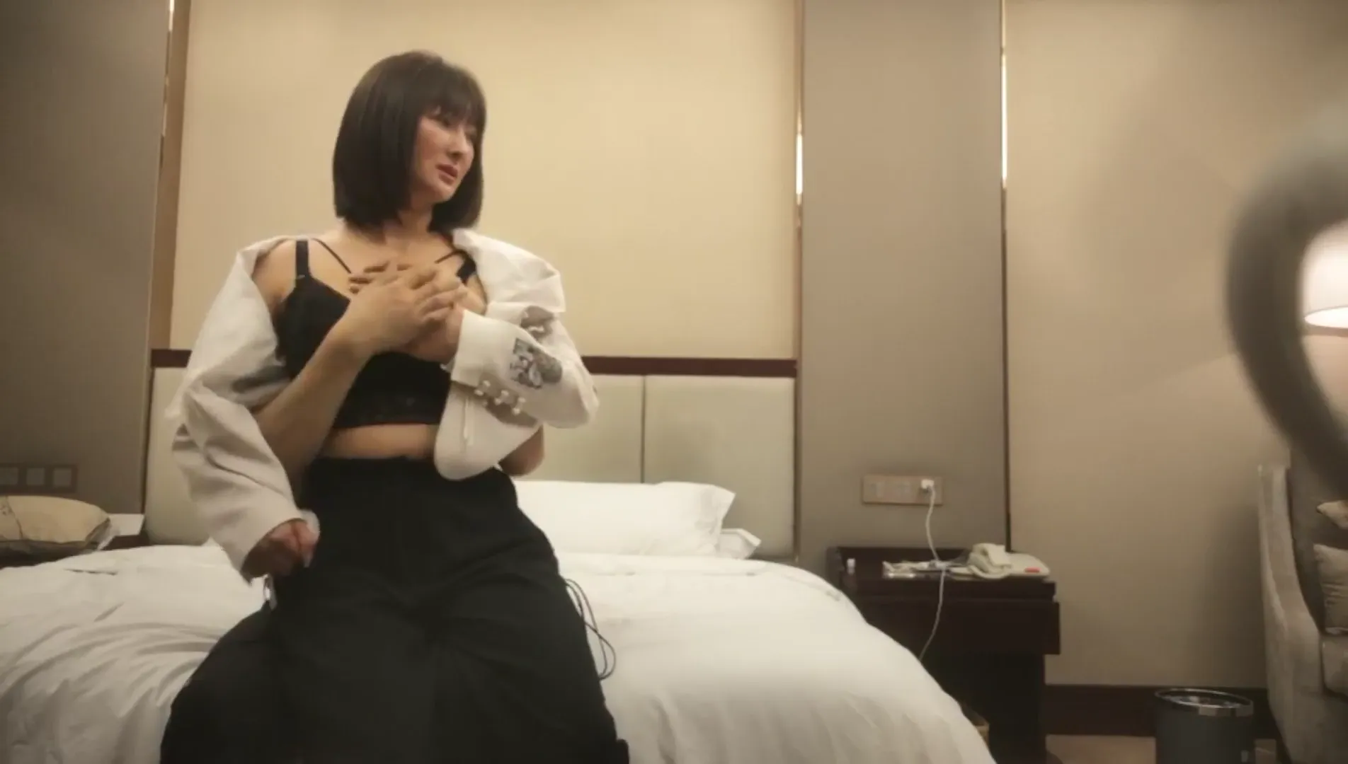 短发气质小姐姐