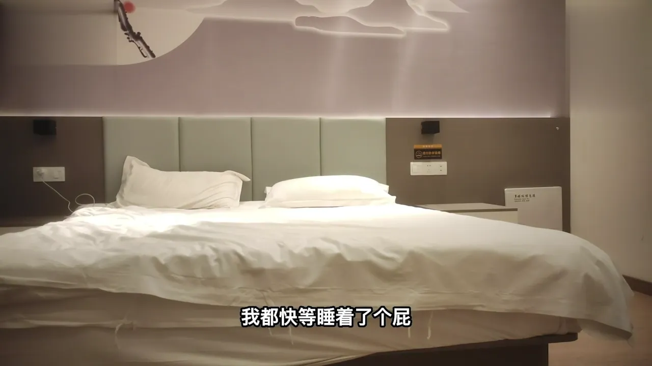 极品外围妹子狂野胴体满是纹身