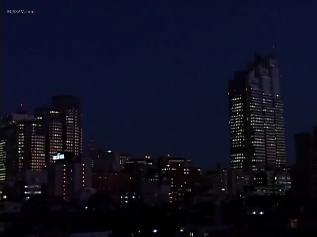 不老实的巨乳女同在厨房吮吸好友肥臀,轻柔舔弄,享受摩擦到高潮的快感