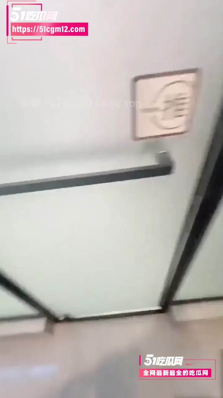 海角乱伦大神 和亲侄女的真实叙事 新作 赶集会时带小侄女来试试新买的AV棒 反馈相当刺激