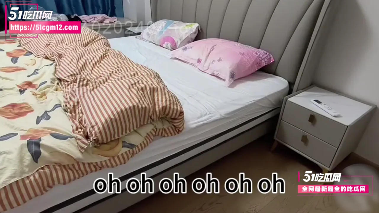 乱伦大神 勾人俏妈妈 炮机再现 看见妈妈玩炮机忍不住加入 一边被炮机操一边吃我的鸡巴