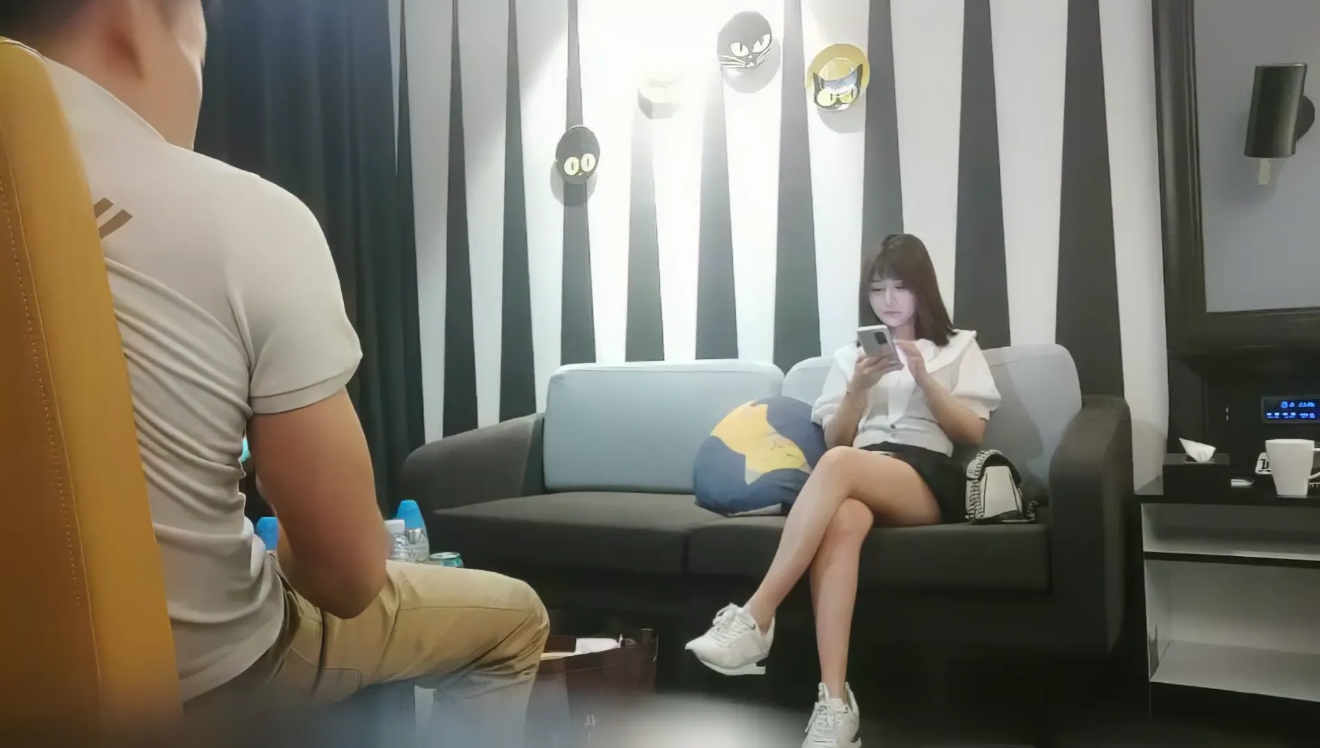 美腿文静妹子