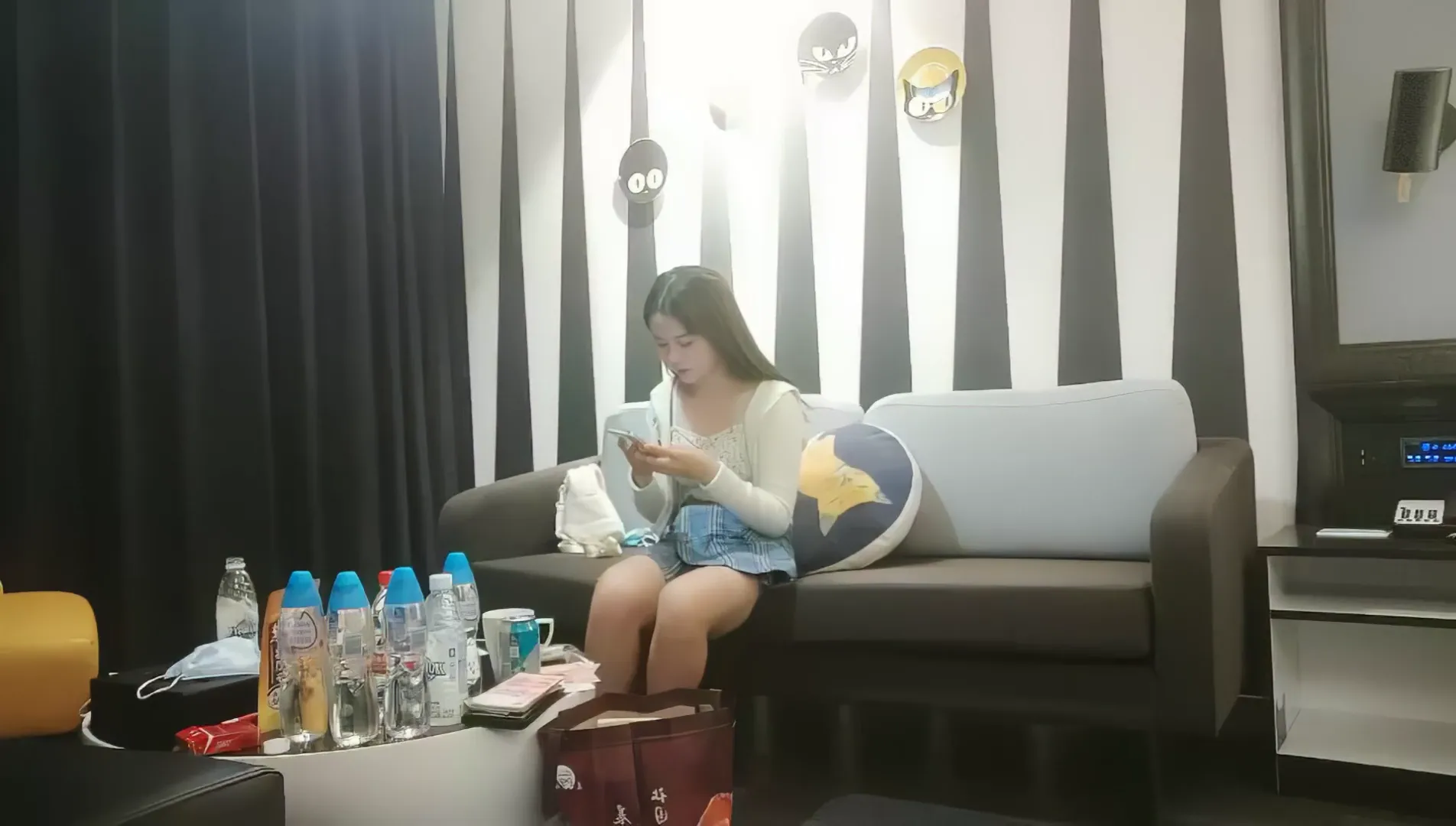 短裙甜美萌妹子被操哭
