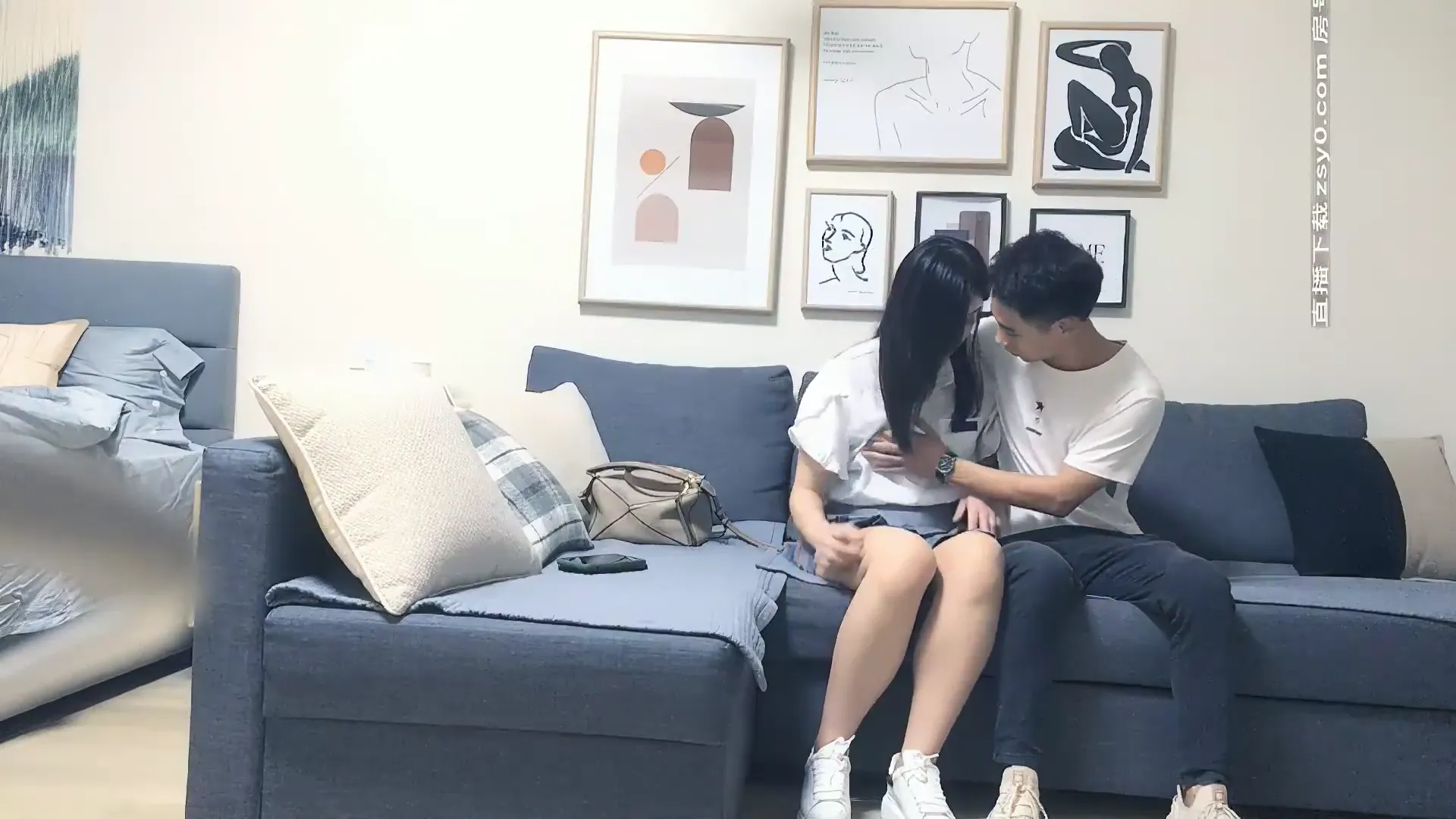 约了个衬衣妹子啪啪 蹲着口交骑坐抽插翘屁股后入
