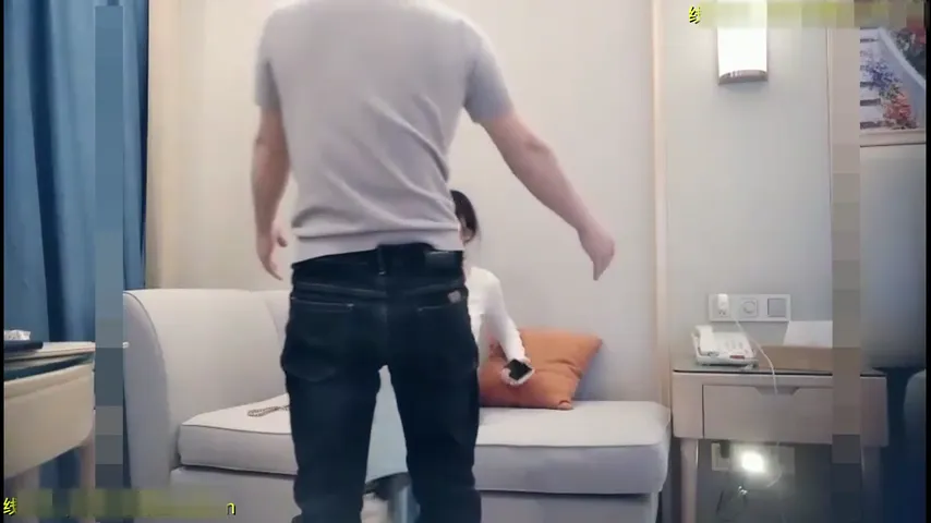 约炮高颜值花臂纹身嫩妹子