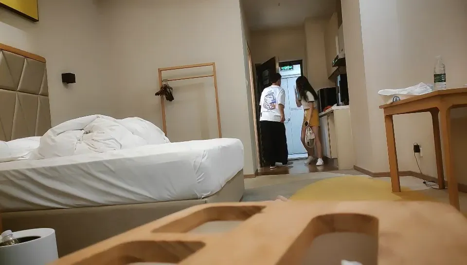 明星颜值艺校学妹酒店开房
