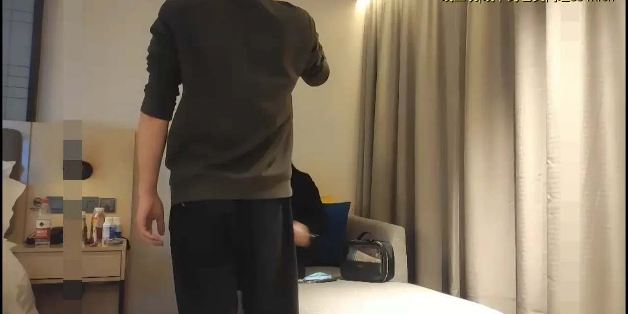 高颜值性感黑衣妹子