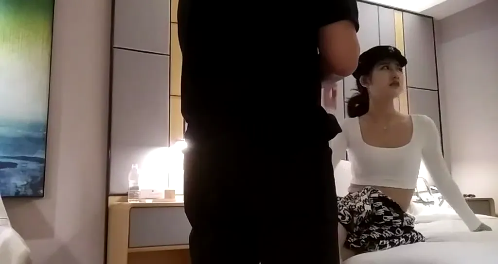 苗条身材大奶妹子酒店