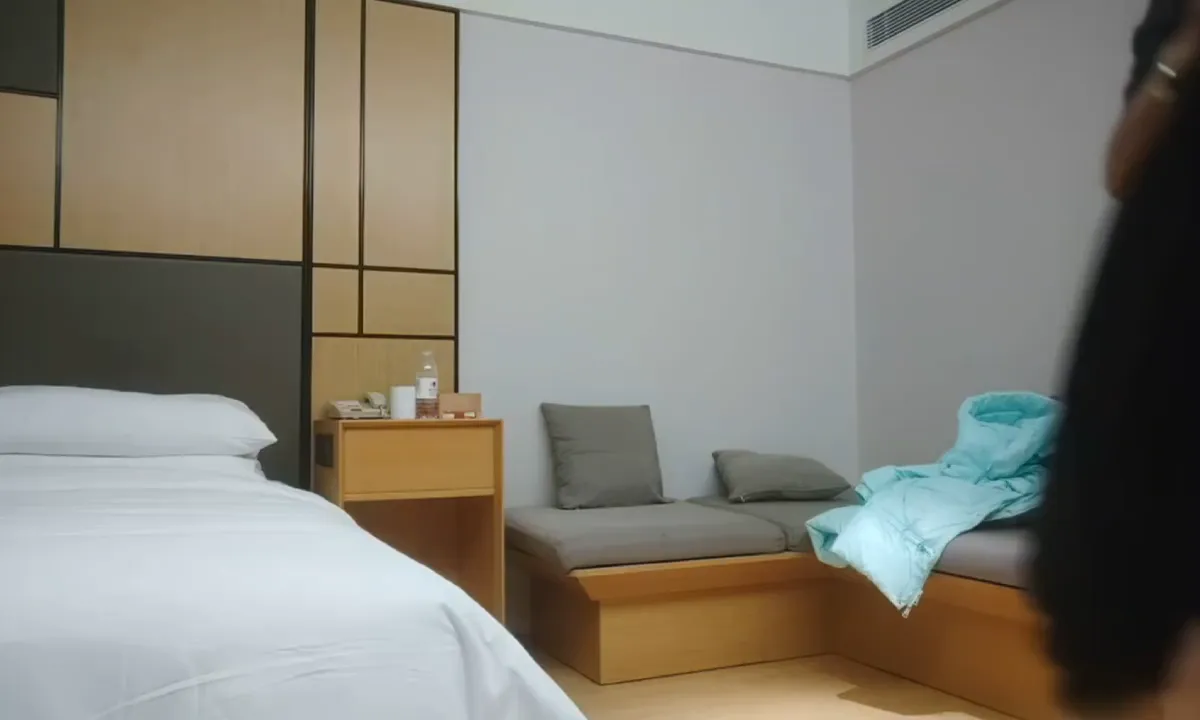约炮漂亮御姐激战三百回合