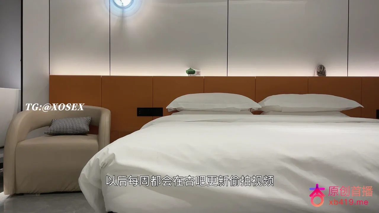 皮肤白的发光的妹子