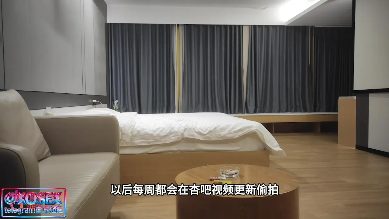 一个较小可爱的小萝莉