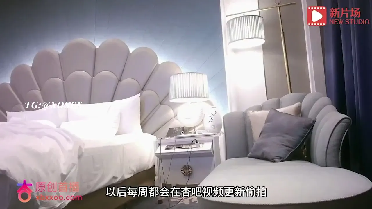 约操碎花连衣裙妹子