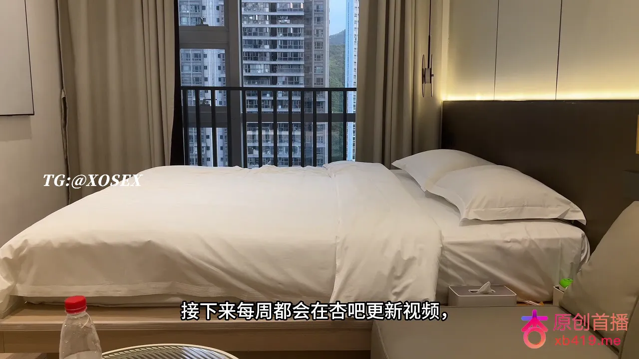 又软萌又有点御姐的眼镜妹子