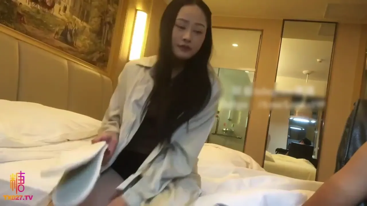 小穴超紧被操的表情扭曲了