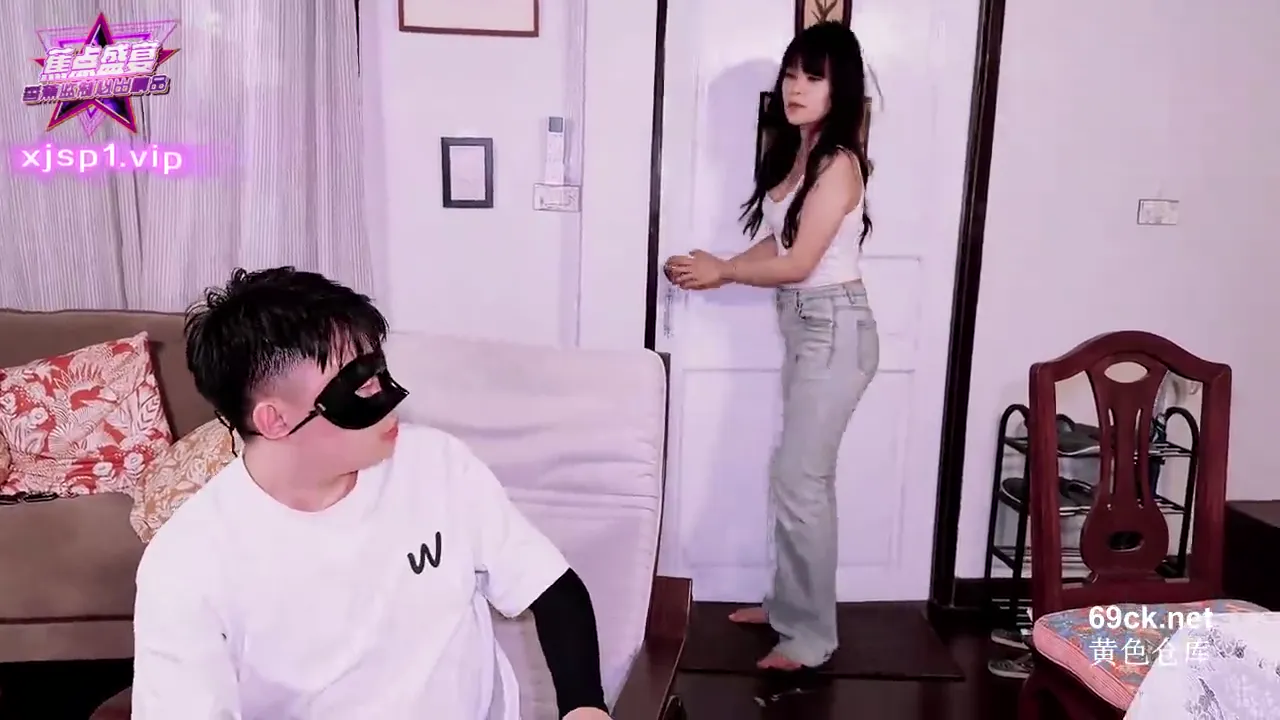 狂野巨乳女仆被主人后入