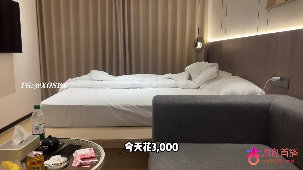 20岁酒吧美女兼职下海