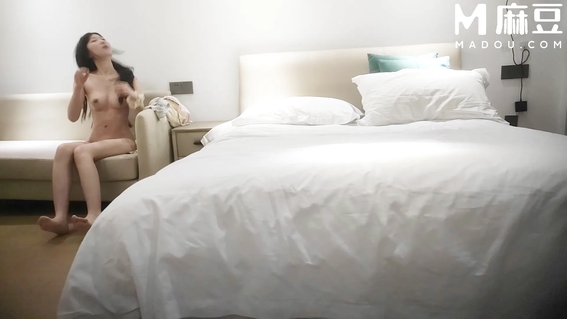 白虎妹妹被肉棒抽插的非常享受
