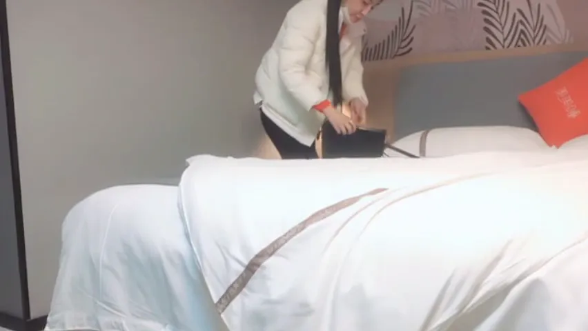 熟女出来开房偷情