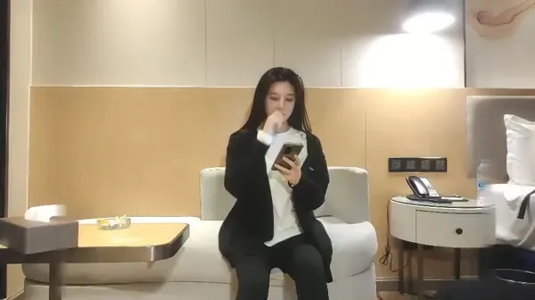 温柔甜美系女神身上骑 舌吻口交操逼很给力