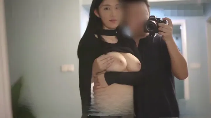 模特邀请摄影师个给自己拍私房照