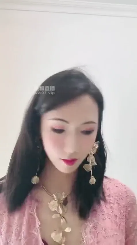 袜子塞嘴舔脚底求饶