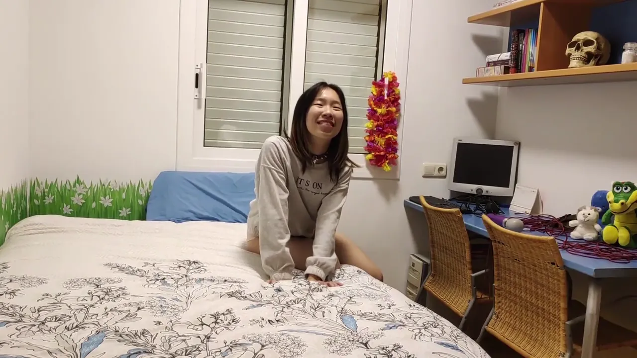 可愛妹子讓洋人男友綁起來調教