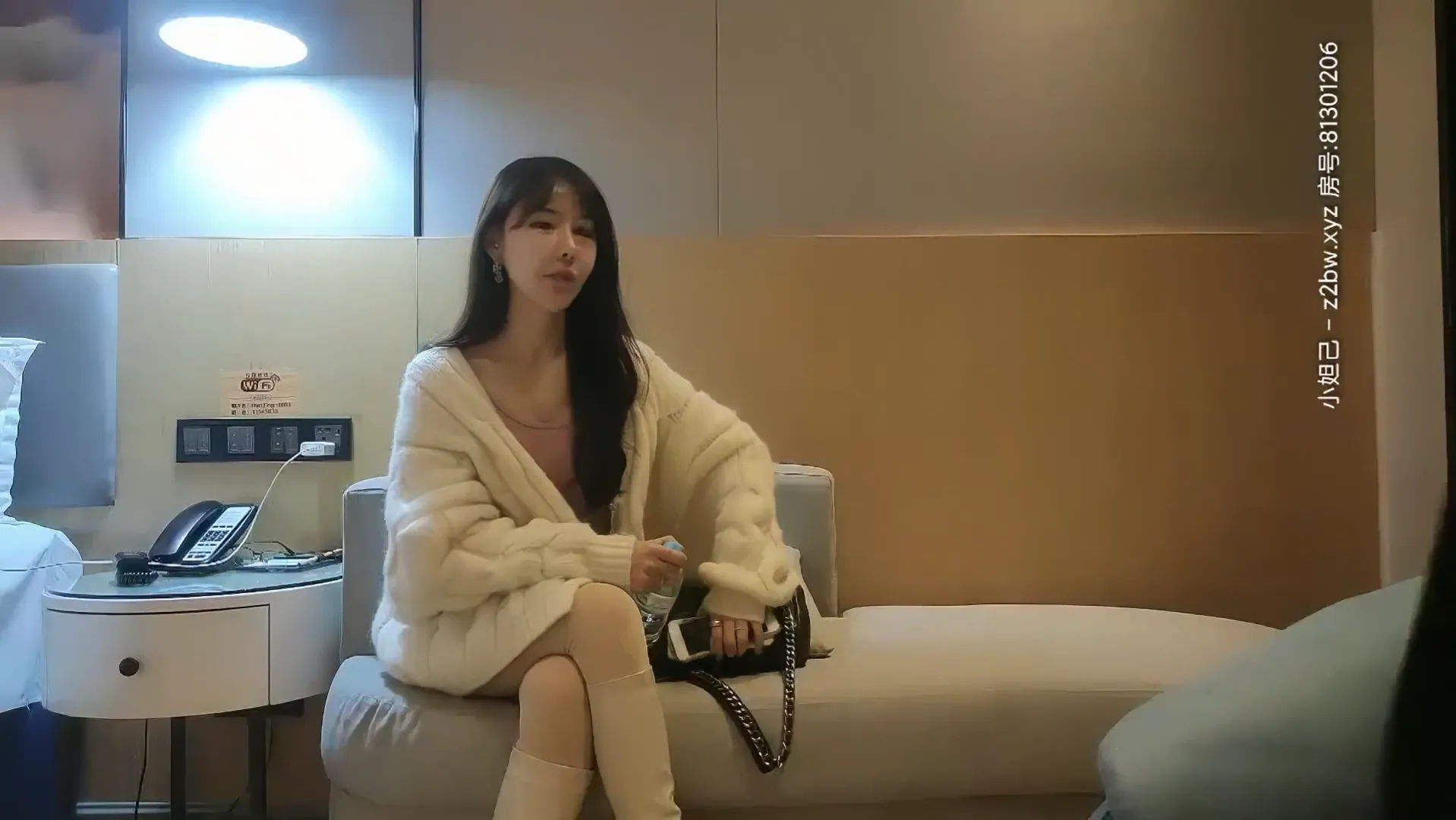 约了一个高颜值妹子啪啪舌吻