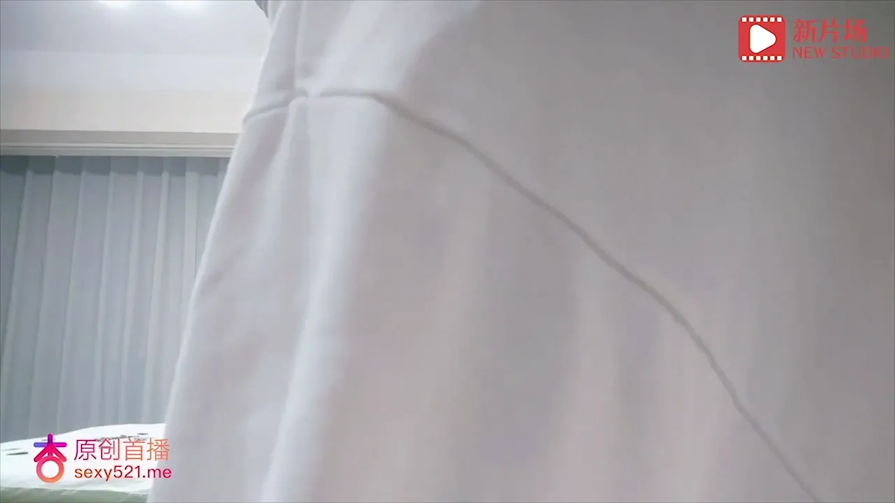 00年雪白妹子咬唇样子像极了爱情