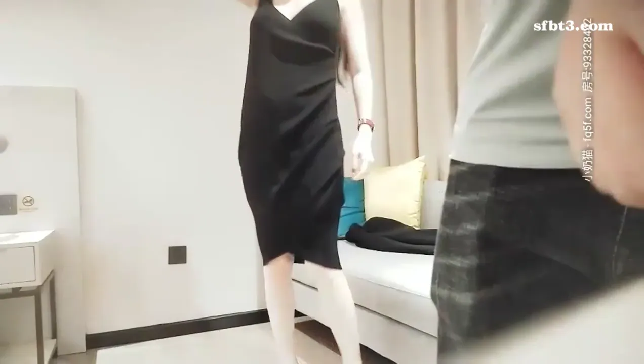 口交69姿势舔逼后入抽插猛踩