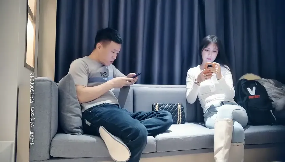 刚毕业的学生被后入抽插
