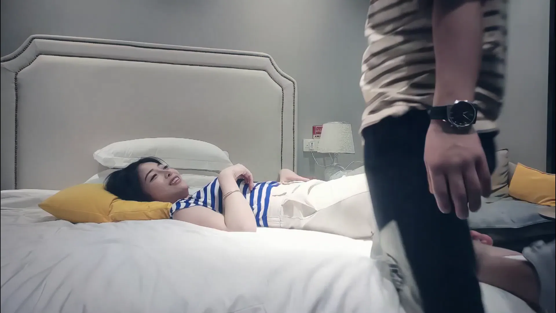 颜值身材完美的极品妹子被操的瘫痪在床