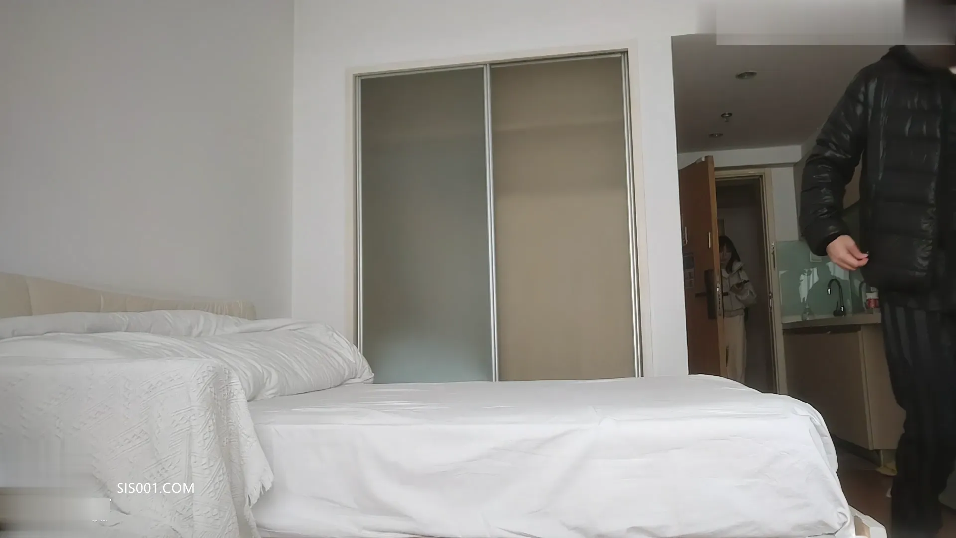 短发白虎美女蜜汁鲍鱼全是水