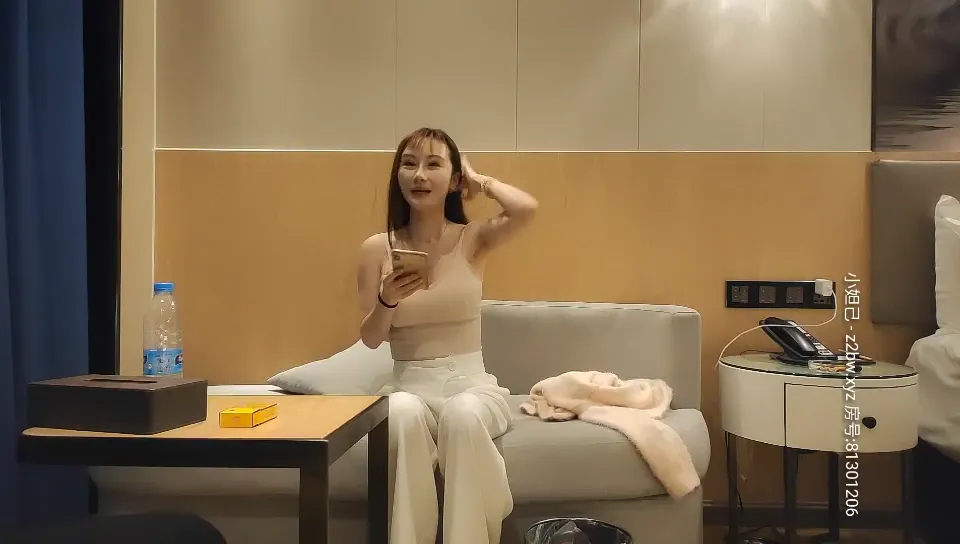 偷拍大奶小姐姐