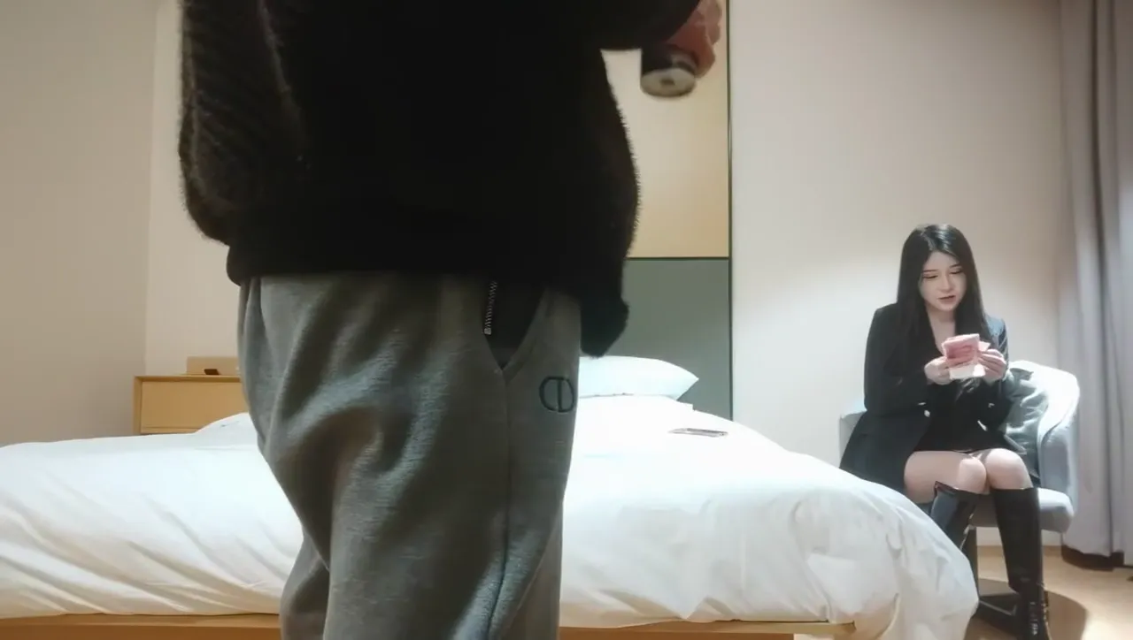 高颜值顶级风骚美女包臀裙肉丝高筒靴好骚