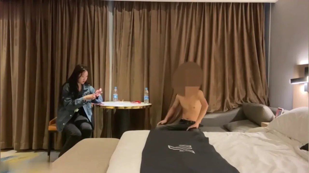 豪乳女孩水波荡漾蜂腰玉腿极乐
