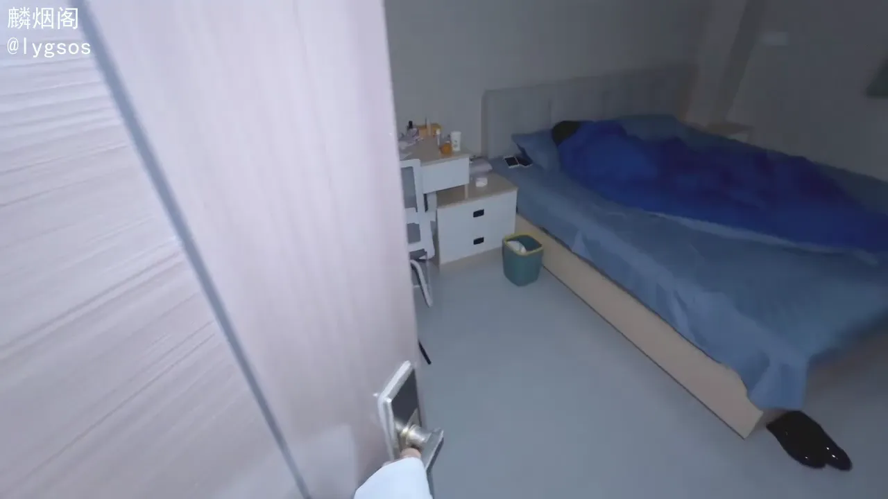 看着妹妹现在如此淫荡