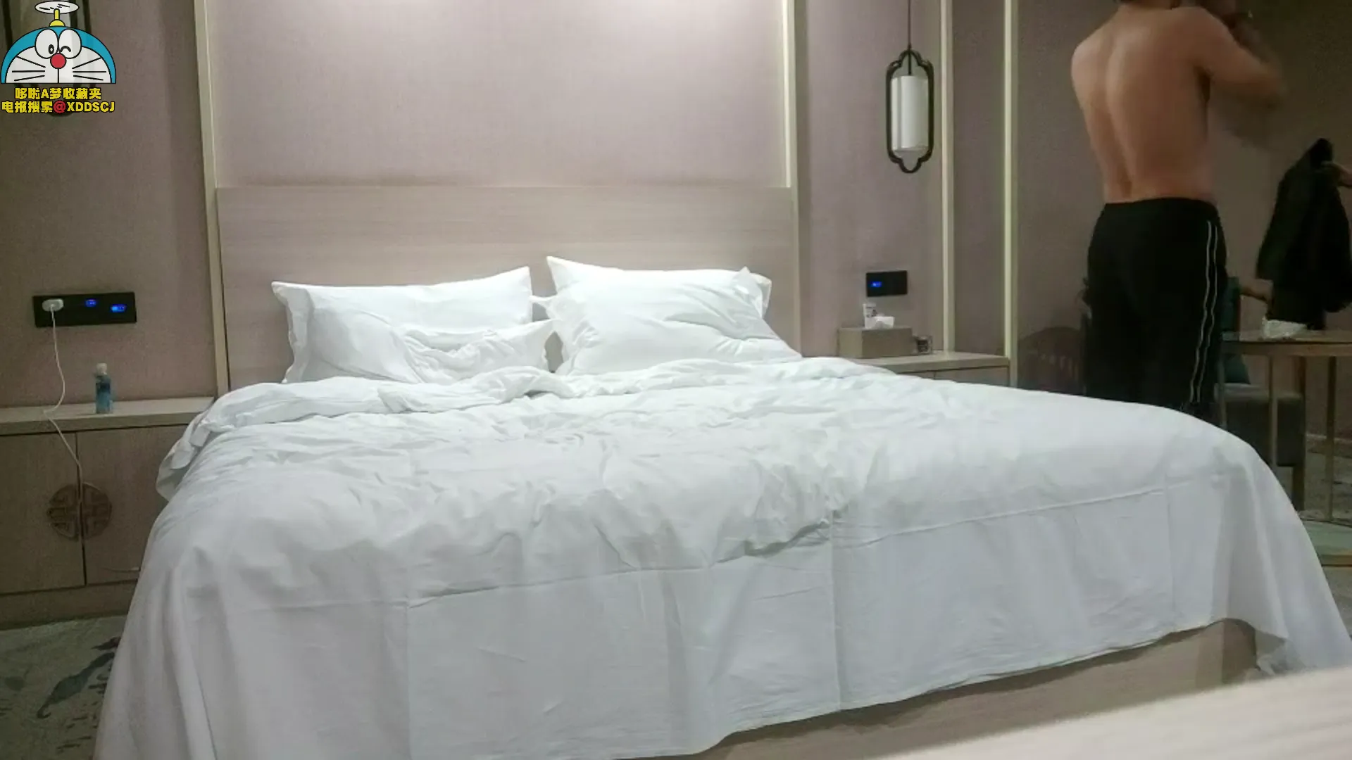 卷毛约操粉逼嫩妹