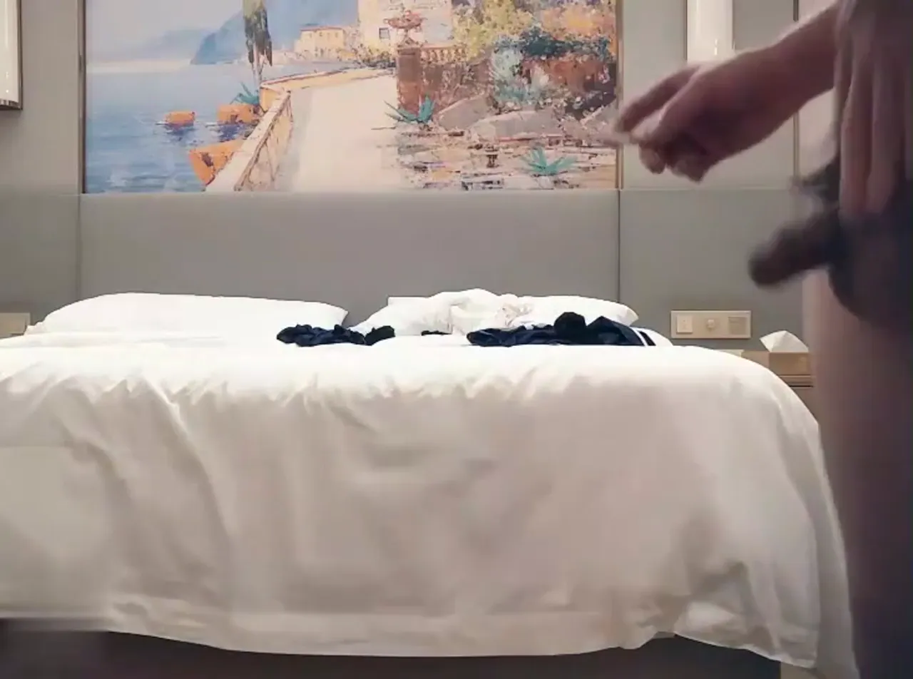 今晚完美双飞小母狗和白虎妹巅峰之夜