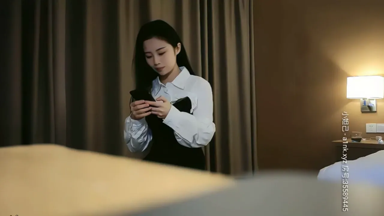 长相清纯极品黑色长裙妹子