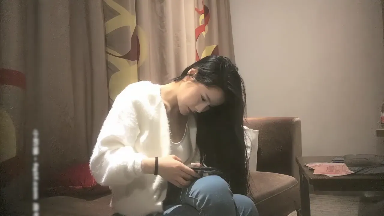 牛仔裤性感美乳妹子