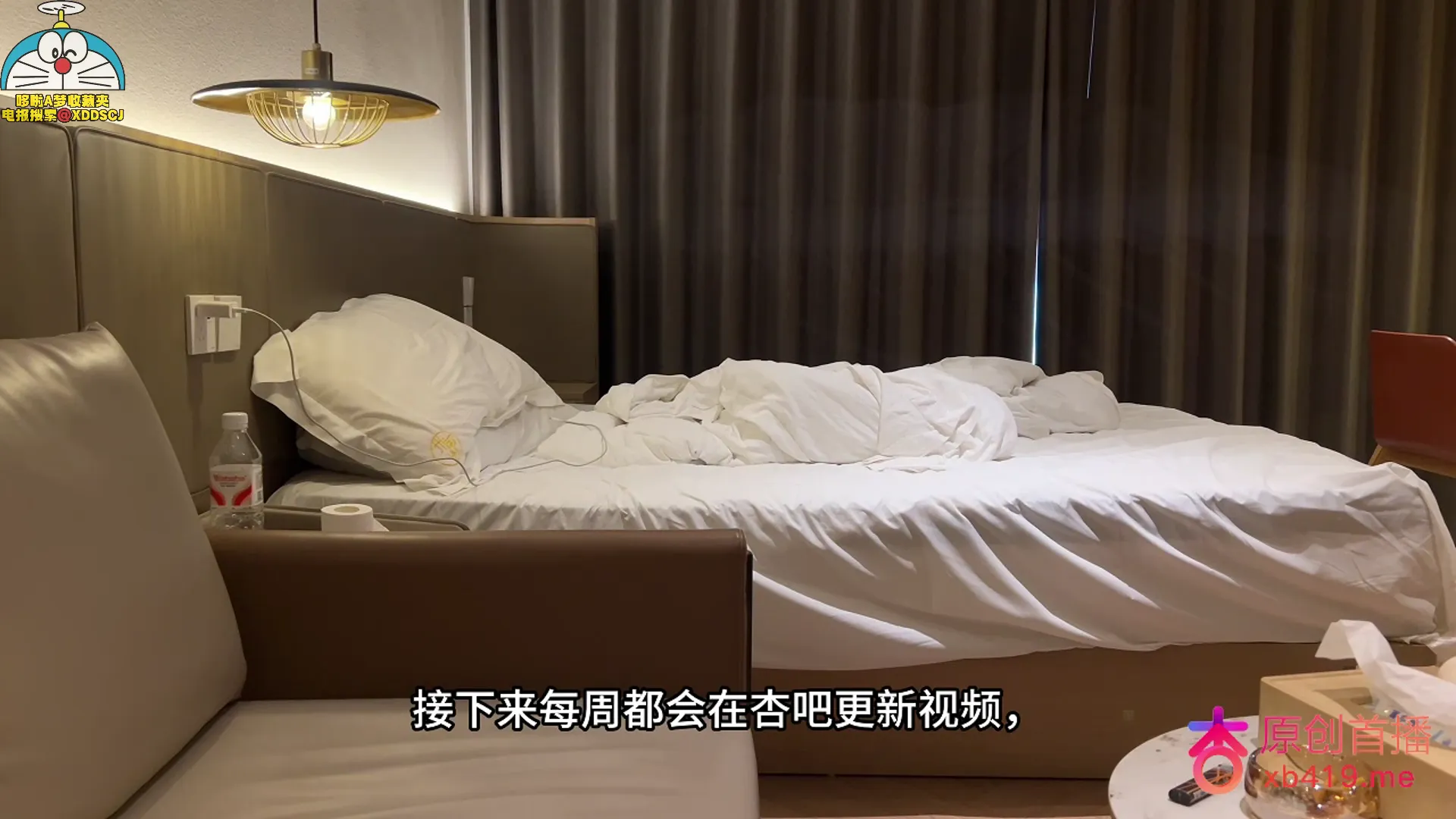 抬腿猛操粉逼美女